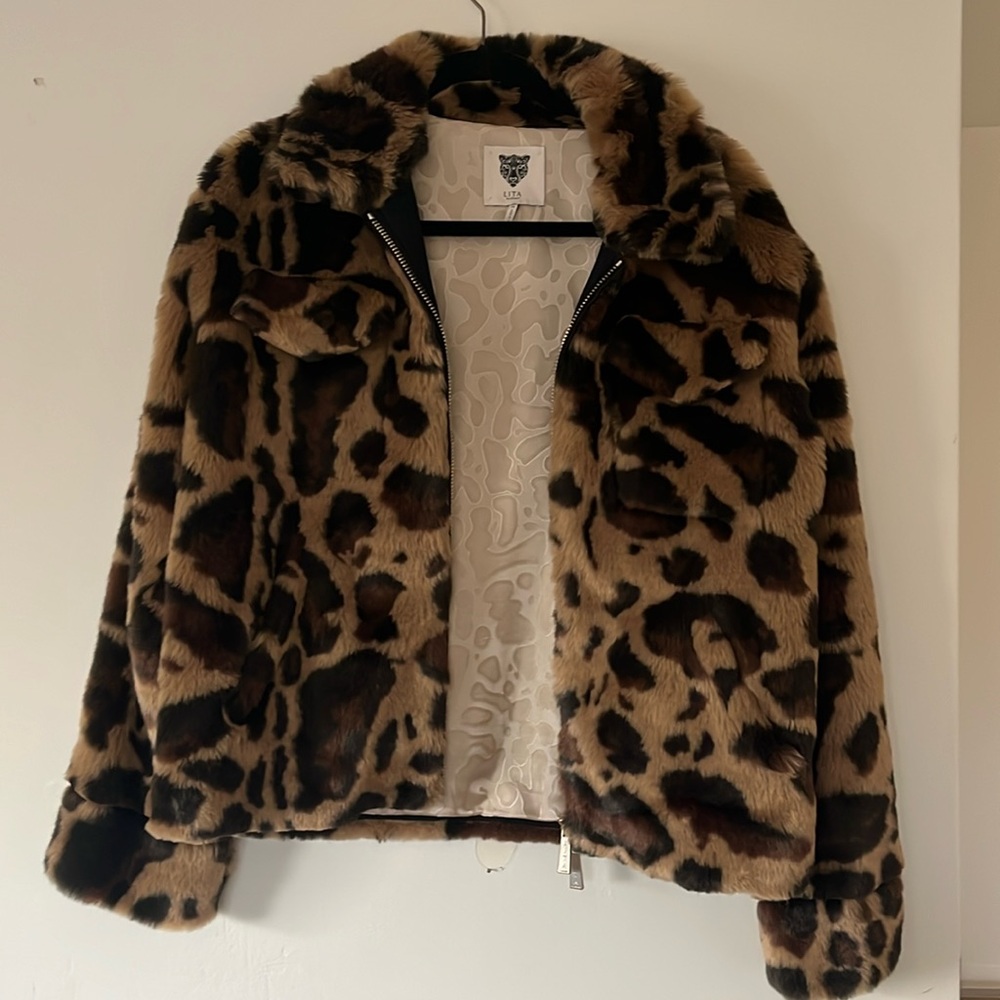 Lita animal print jacket. Size M. New without tags.
